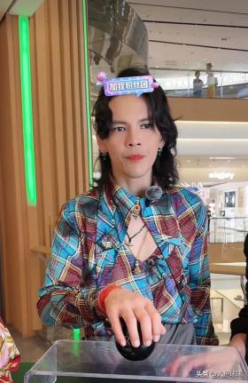 向佐首場女裝直播銷售額破5000萬-圖2 向佐首場女裝直播銷售額破5000萬-圖2