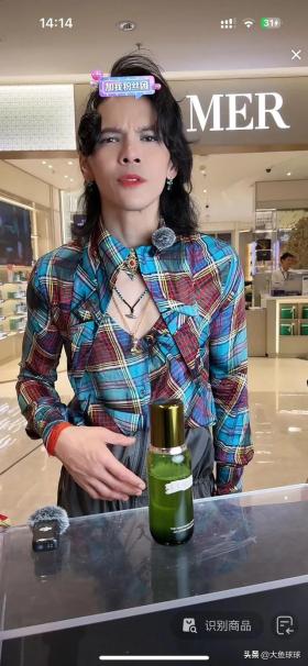 向佐首場女裝直播銷售額破5000萬-圖3 向佐首場女裝直播銷售額破5000萬-圖3