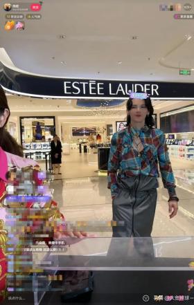 向佐首場女裝直播銷售額破5000萬-圖6 向佐首場女裝直播銷售額破5000萬-圖6