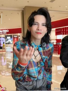 向佐首場女裝直播銷售額破5000萬-圖9 向佐首場女裝直播銷售額破5000萬-圖9