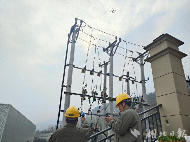 巴東供電啟用無人機(jī)巡檢，助力電網(wǎng)智能化升級(jí)